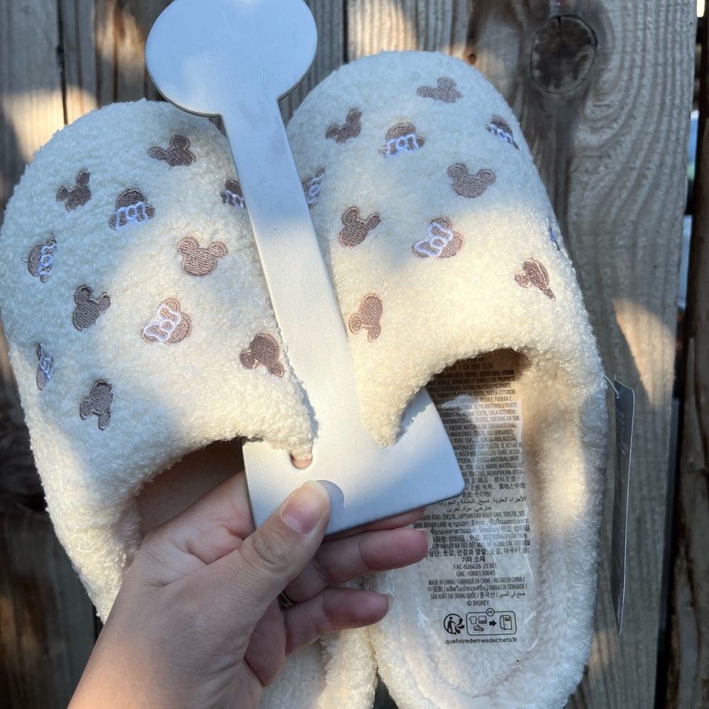 Cozy Cream Fuzzy Slippers